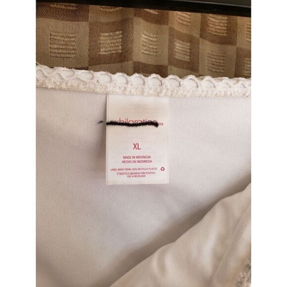 Women's Bikini Bottoms XL White Textured Hipsters Swimsuit Bottoms  - Picture 4 of 5